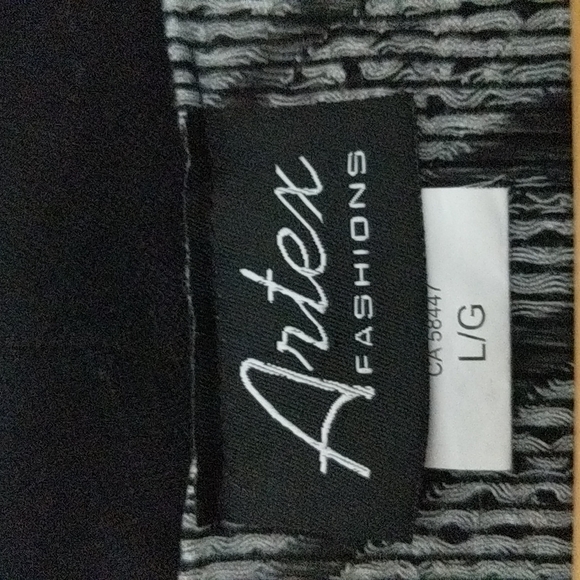 Artex Fashions Tunic – Made in Canada - Picture 3 of 7